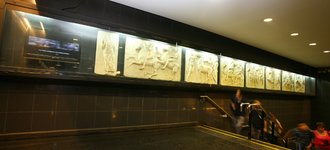 Η έκθεση αντιγράφων του αρχαίου ελληνικού πολιτισμού στο σταθμό του μετρό Grecia, Σαντιάγο, Χιλή