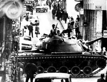 Τα τανκς της χούντας στους δρόμους της Αθήνας