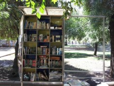 Υπαίθρια Δανειστική Βιβλιοθήκη στην Κατερίνη