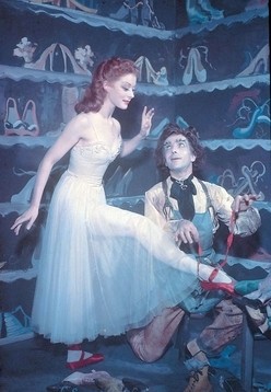 Πόσο όμορφα μοιάζουν, πόσο πόνο θα φέρουν... (The Red Shoes, 1948)