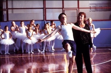 Η δασκάλα σκληρή, αλλά ο Billy στο ύψος του.  (Billy Elliot, 2000)
